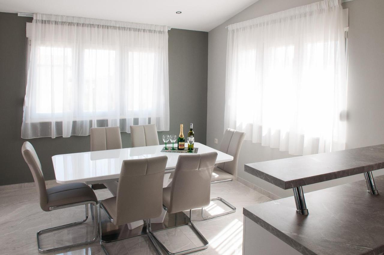 Apartments Anita Stobrec Phòng bức ảnh
