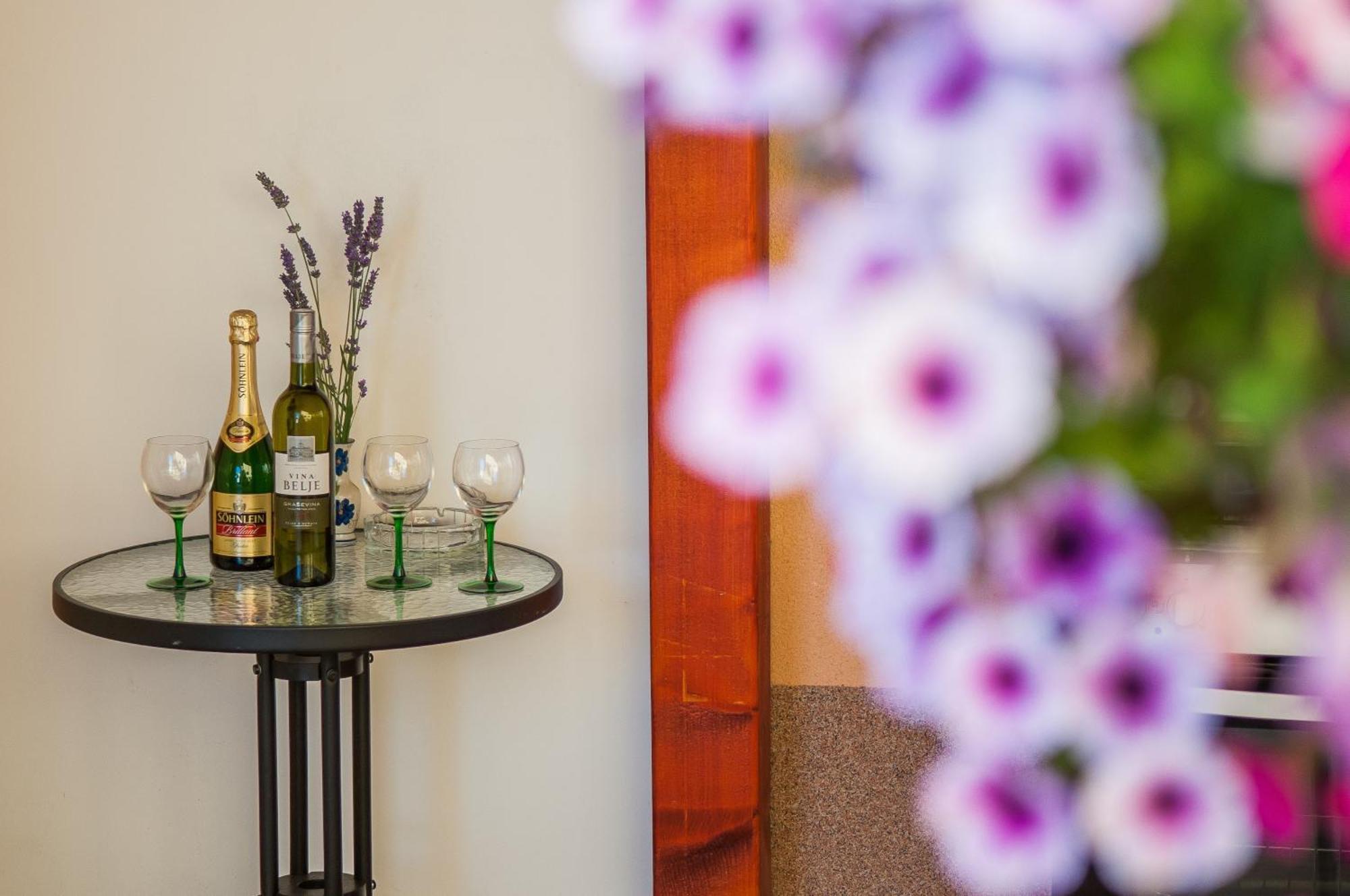 Apartments Anita Stobrec Phòng bức ảnh